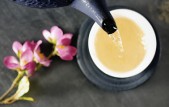 Japanse theepot schenkt uitHOME Japanse theepot schenkt uitHOME