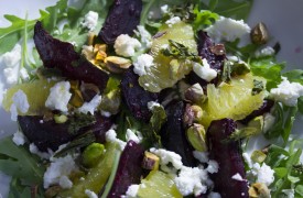 Close up salade bietjes geitenkaas en sencha